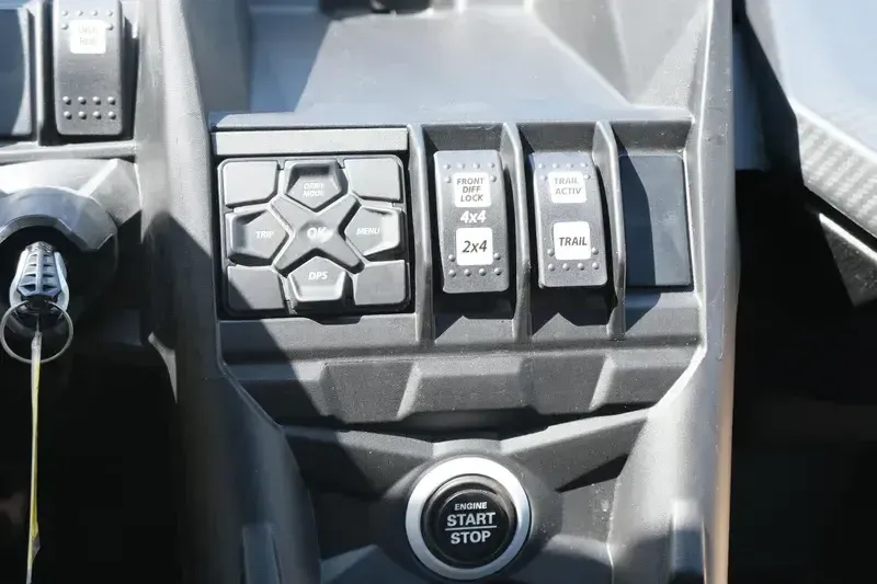 NEW 2025 CAN-AM MAVERICK X3 MAX X RS TURBO RR Image 17