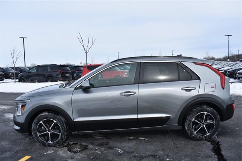 2025 Kia Niro LXImage 6