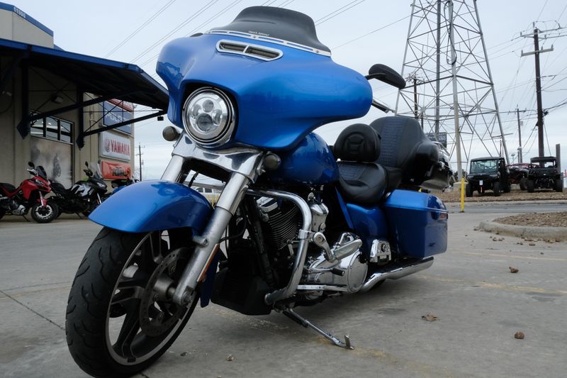 2018 HARLEY STREET GLIDE BLUEImage 37