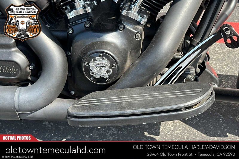 2016 Harley-Davidson Street Glide in a DEEP JADE PEARL W/PINSTRIPE exterior color. BMW Motorcycles of Temecula – Southern California (951) 506-6903 bmwmotorcyclesoftemecula.com 