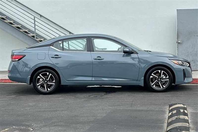 New 2025 Nissan Sentra SVImage 2