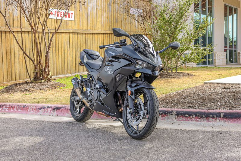 USED 2026 KAWASAKI NINJA 500 BASE Image 1