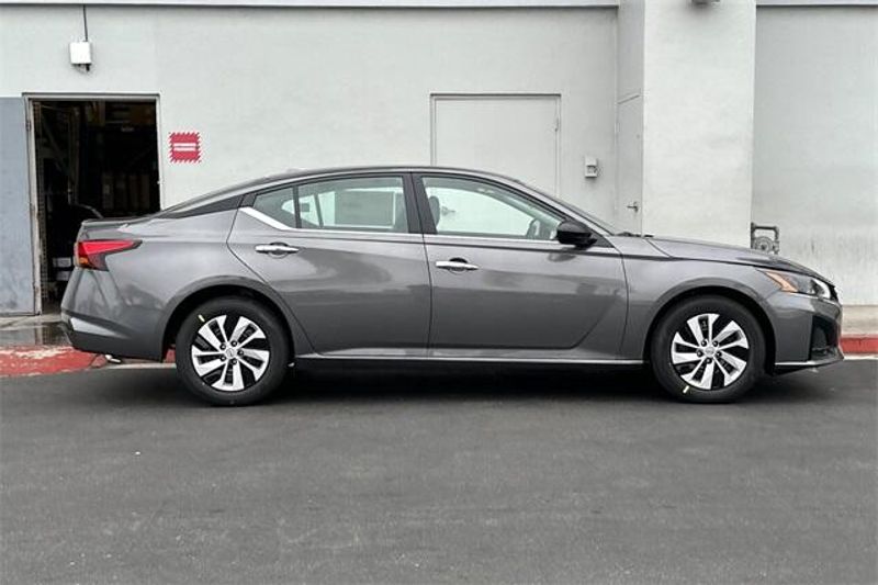 2025 Nissan Altima 2.5 SImage 2