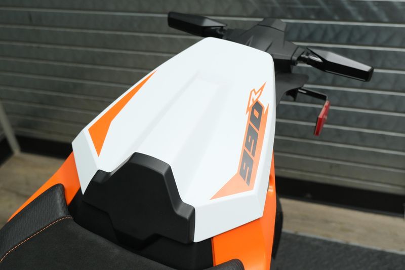 NEW 2026 KTM 990 DUKE R Image 18