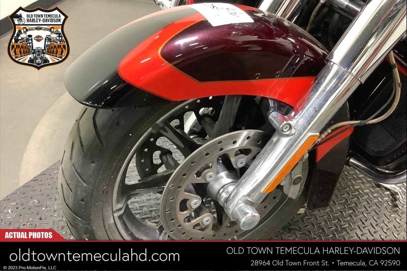 2017 Harley-Davidson Electra Glide in a BLK GNT/EL RED W/PINSTRIPE exterior color. BMW Motorcycles of Temecula – Southern California 951-395-0675 bmwmotorcyclesoftemecula.com 