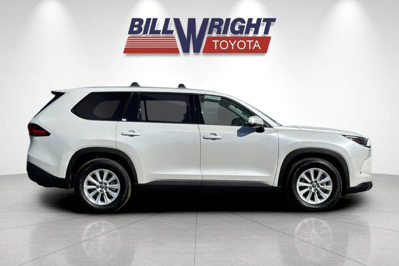 Used 2024 Toyota Grand Highlander XLEImage 2