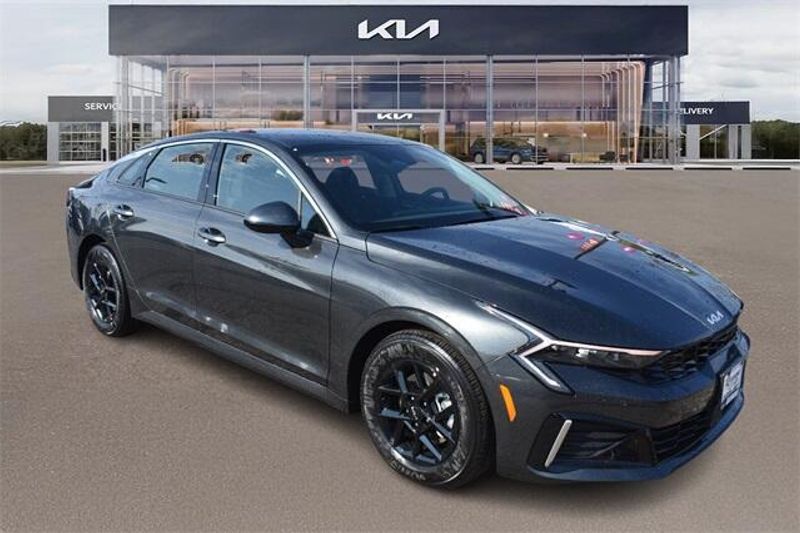 2025 Kia K5 LXSImage 1