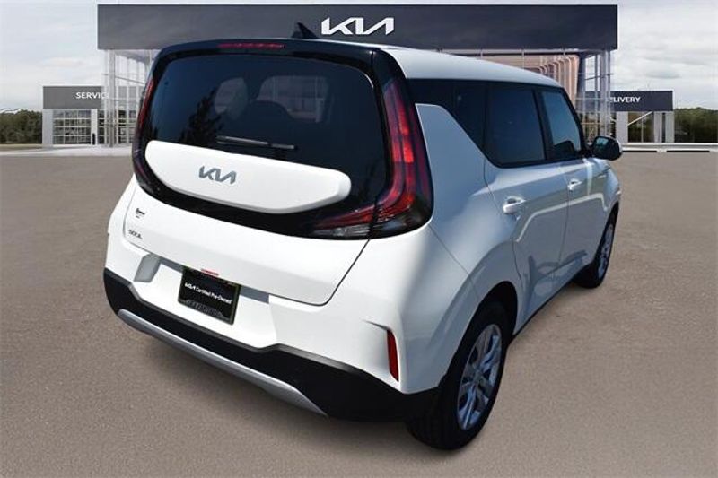 New 2025 Kia Soul LXImage 3