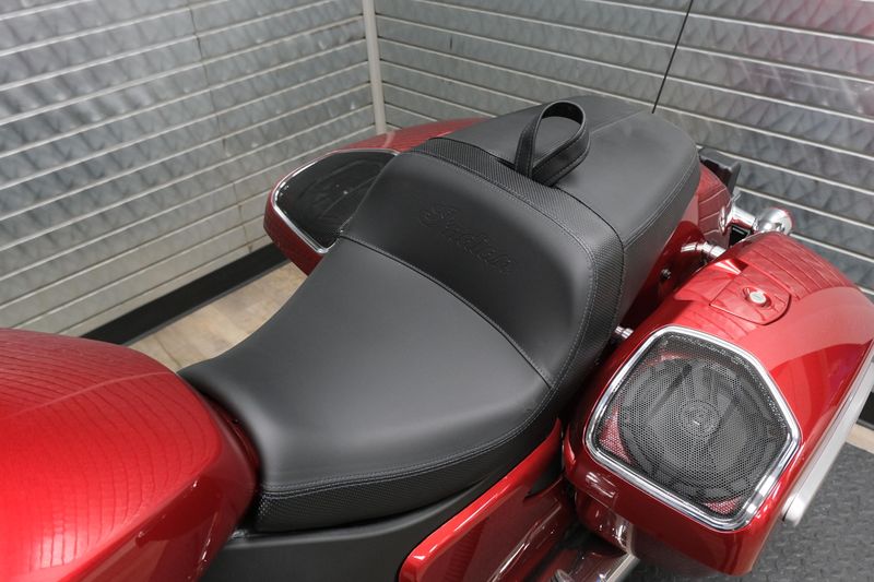 NEW 2025 INDIAN MOTORCYCLE CHALLENGER LIMITED Image 15