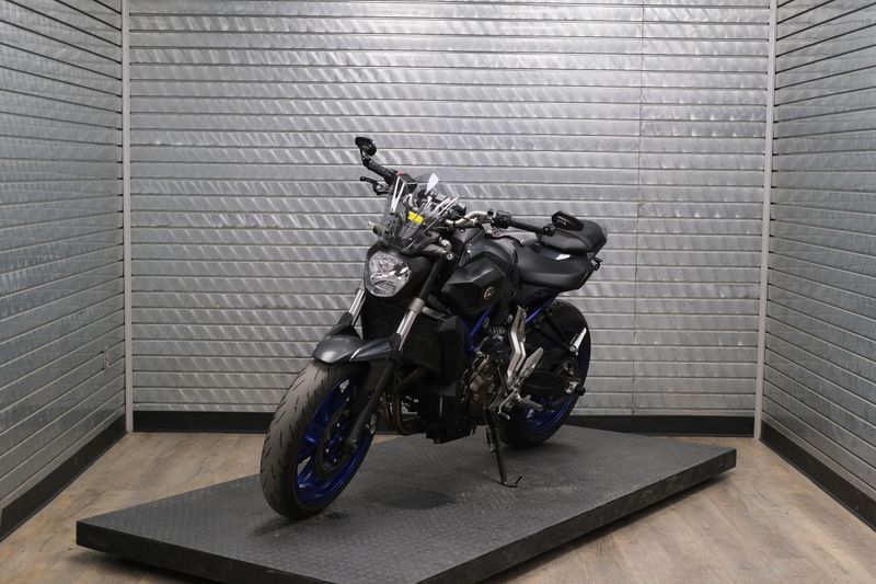 USED 2015 YAMAHA FZ07 Image 7