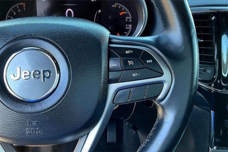 Used 2019 Jeep Grand Cherokee Laredo EImage 19