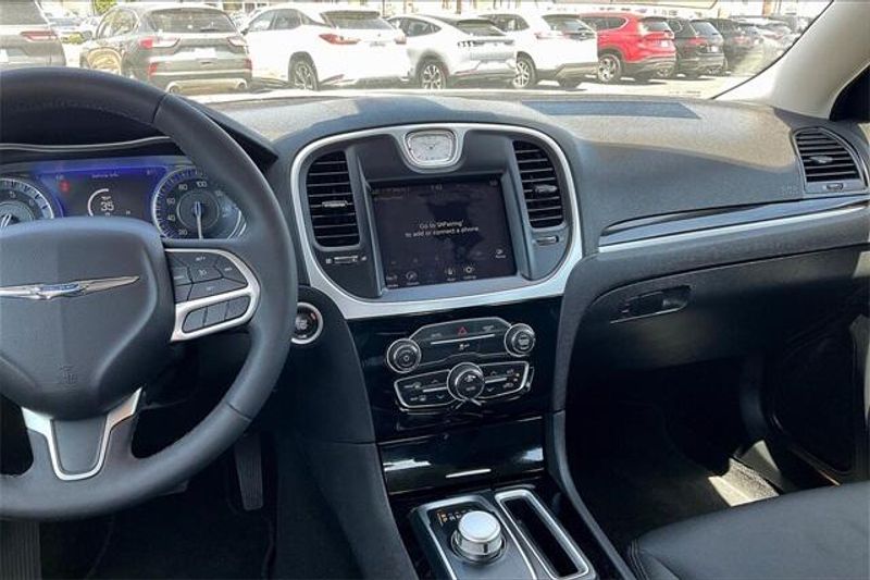 2023 Chrysler 300 TouringImage 5