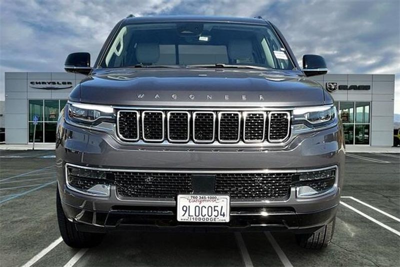 2024 Jeep Wagoneer Base photo 2
