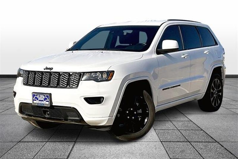 2021 Jeep Grand Cherokee Laredo XImage 2