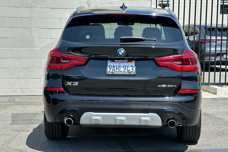 2021 BMW X3 xDrive30eImage 5