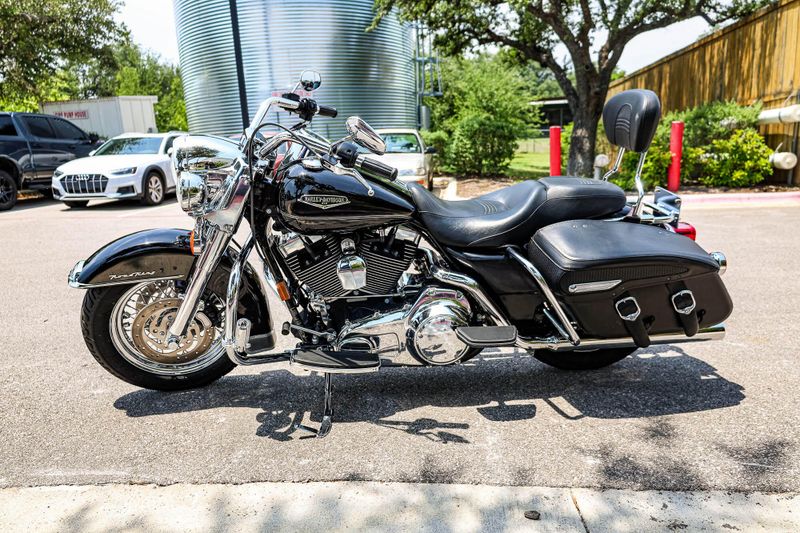 2007 HARLEY ROAD KING CLASSIC  BLACK Image 34