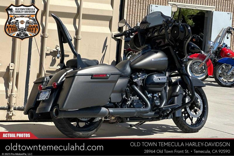 2020 Harley-Davidson Street Glide in a RVR RCK GRY DNM exterior color. BMW Motorcycles of Temecula – Southern California (951) 506-6903 bmwmotorcyclesoftemecula.com 