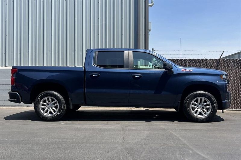 2022 Chevrolet Silverado 1500 RST photo 2