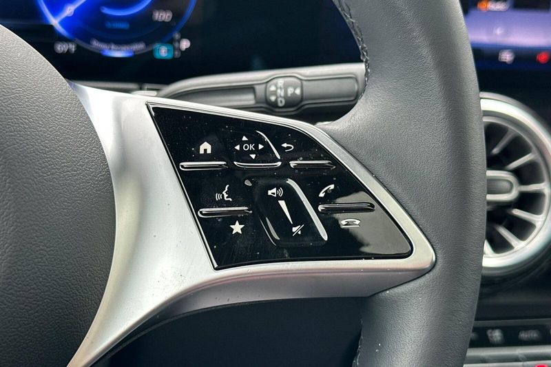 2024 Mercedes-Benz EQB 300Image 28