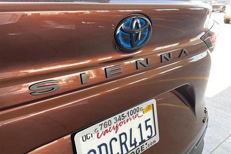 Used 2022 Toyota Sienna LE HybridImage 31