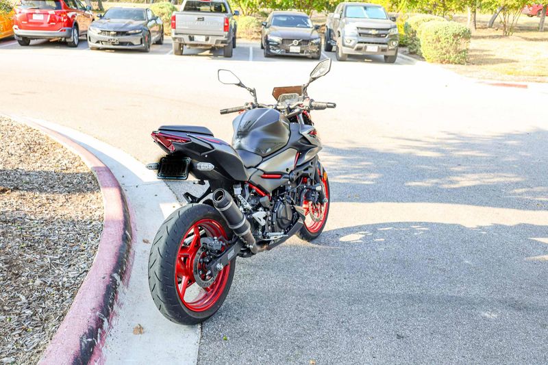 USED 2025 KAWASAKI Z500 SE ABS Image 7