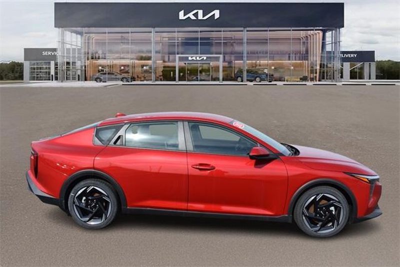 2025 Kia K4 EXImage 2