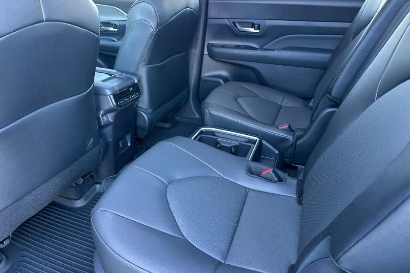 New 2026 Toyota Grand Highlander XLEImage 12