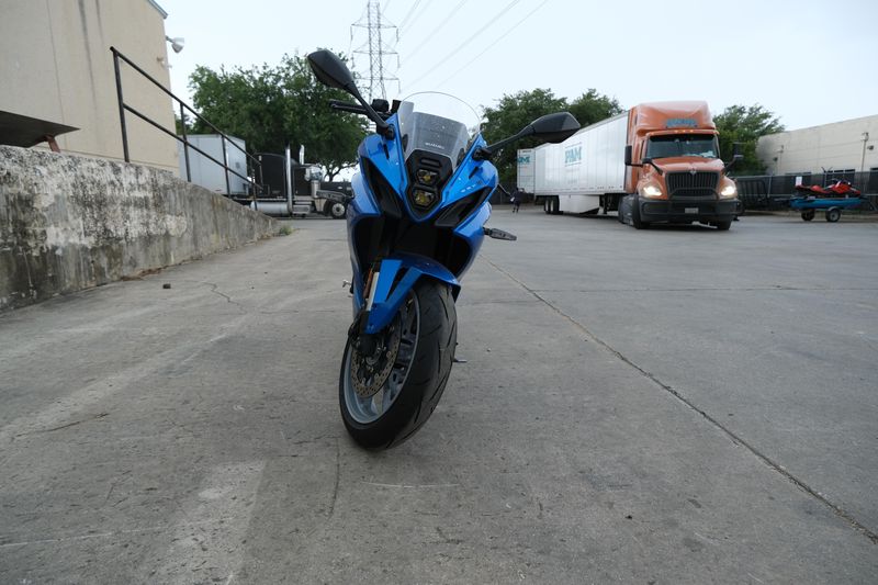 2025 Suzuki GSX8R BLUEImage 15