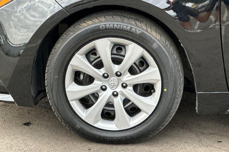 Used 2025 Toyota Corolla LEImage 22