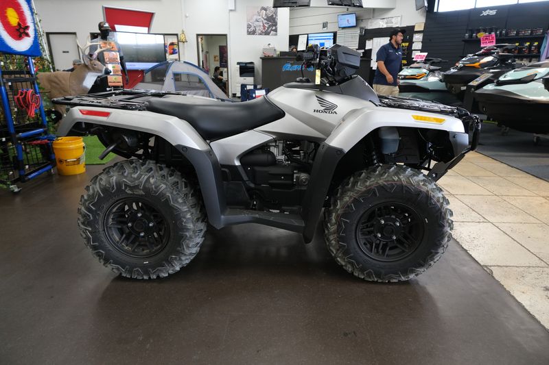 2024 Honda FOURTRAX RUBICON 4X4 AUTOMATIC MATTE SILVER METALLIC Image 12