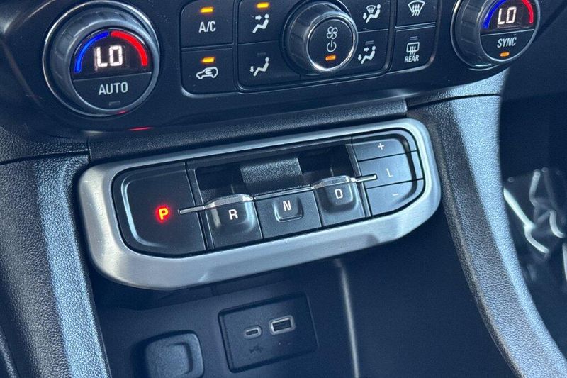Used 2023 GMC Acadia SLEImage 20
