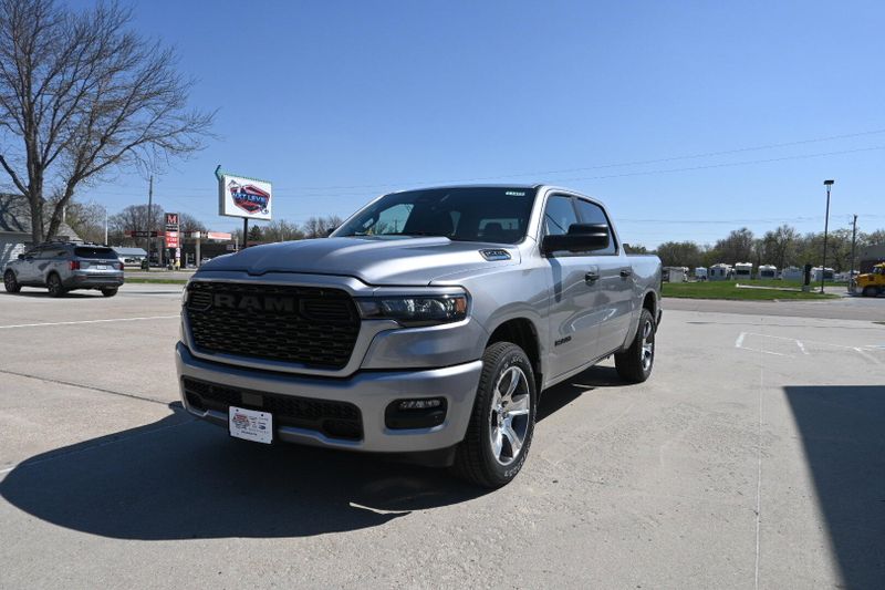 2025 RAM 1500 TradesmanImage 4