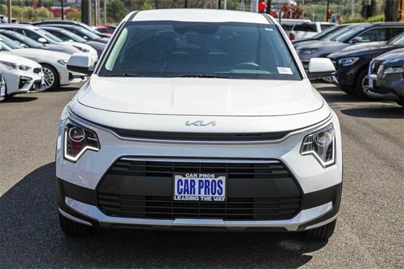 2025 Kia Niro LXImage 3
