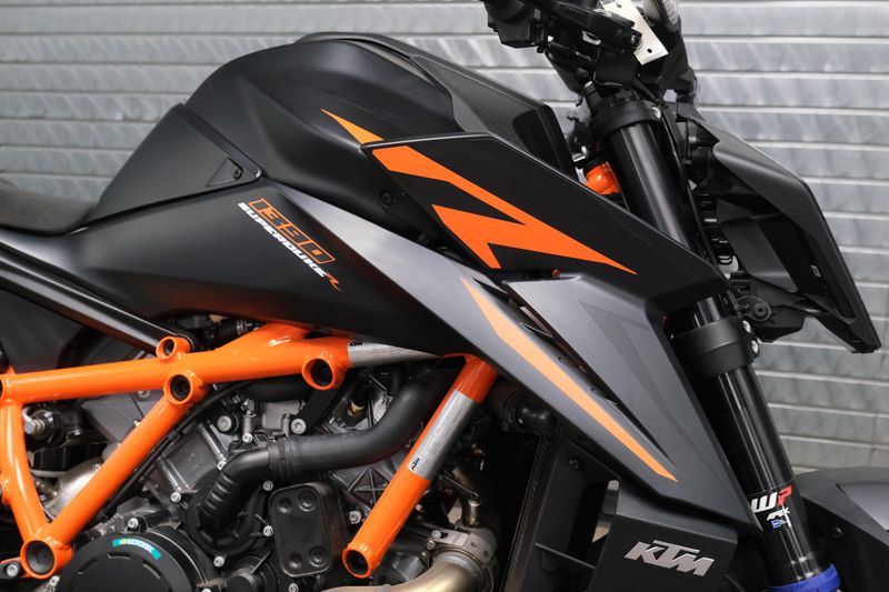 NEW 2026 KTM 1390 SUPER DUKE R EVO Image 12