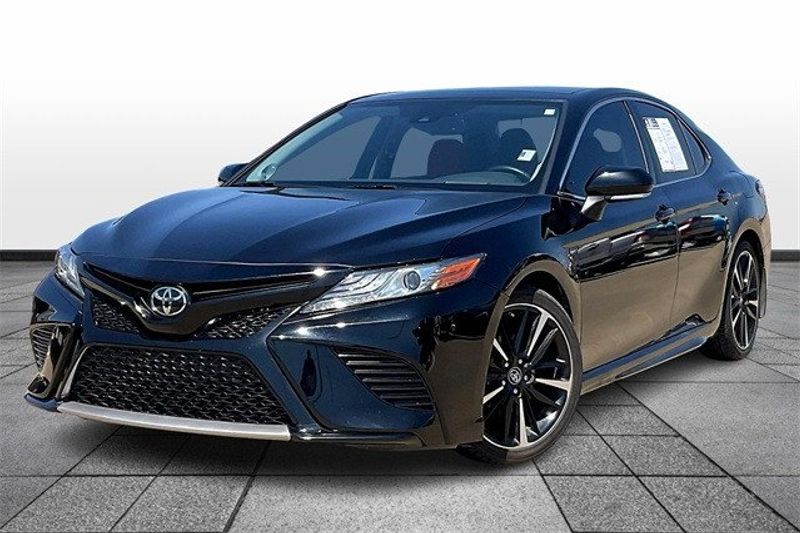 2019 Toyota Camry XLEImage 2