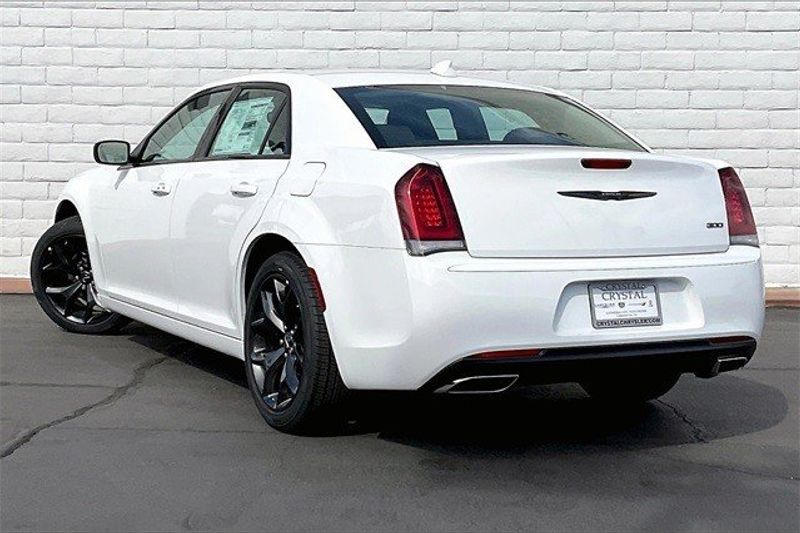 2023 Chrysler 300 TouringImage 2