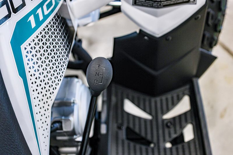 2025 Polaris OUTLAW 110 EFI BRIGHT WHITE AND RADIANT GREEN Image 3