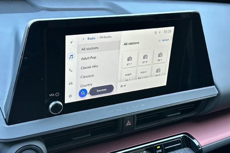 New 2027 Toyota Prius Plug-In Hybrid SEImage 17