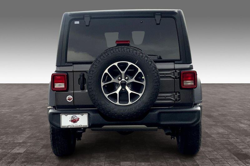 2025 Jeep Wrangler Unlimited Sport S photo 4