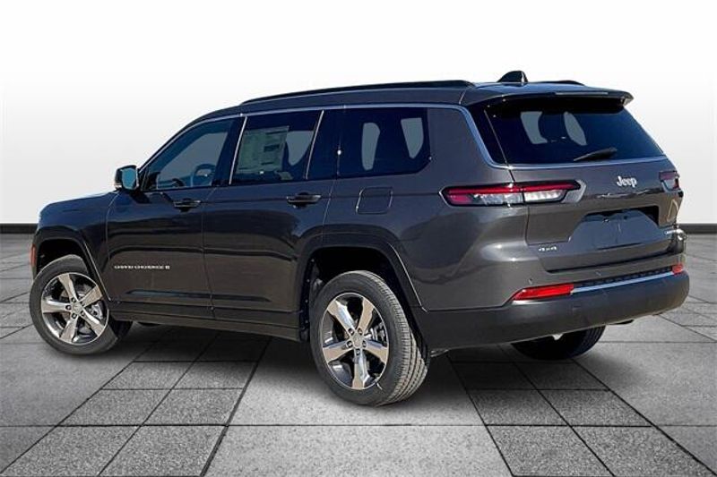 2025 Jeep Grand Cherokee L Limited 4x4Image 3