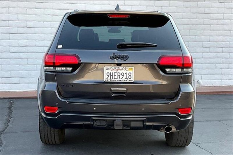 2021 Jeep Grand Cherokee Laredo XImage 3