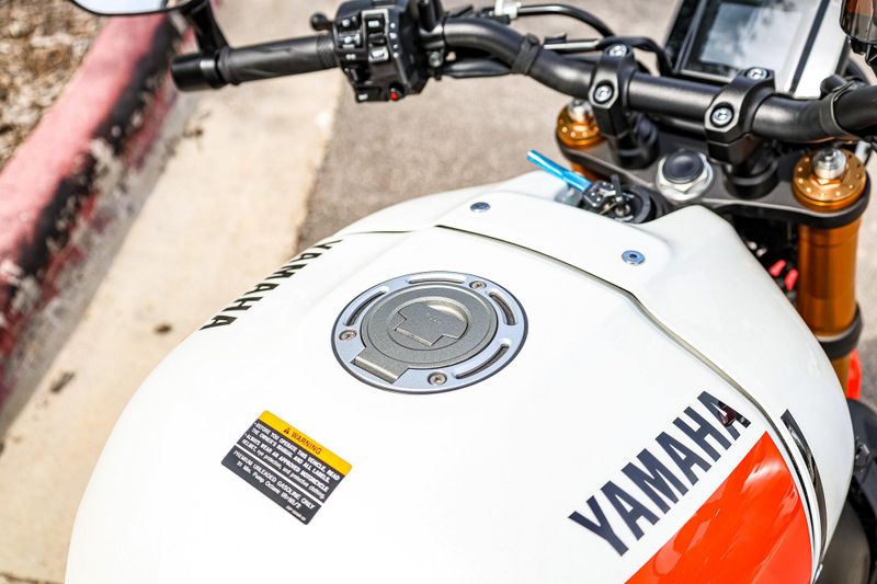 2024 Yamaha XSR900 HERITAGE WHITE Image 14