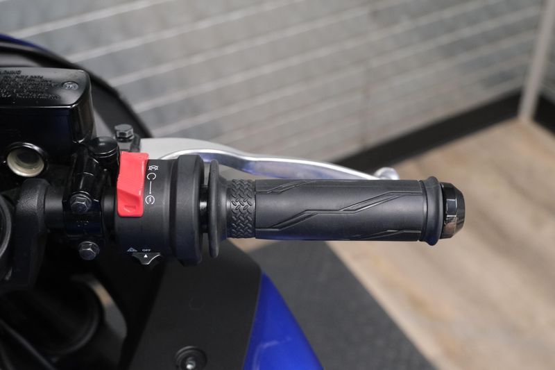USED 2023 YAMAHA YZFR3 ABS Image 21