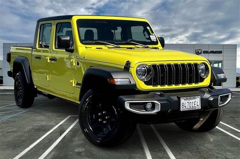 2024 Jeep Gladiator Sport photo 10