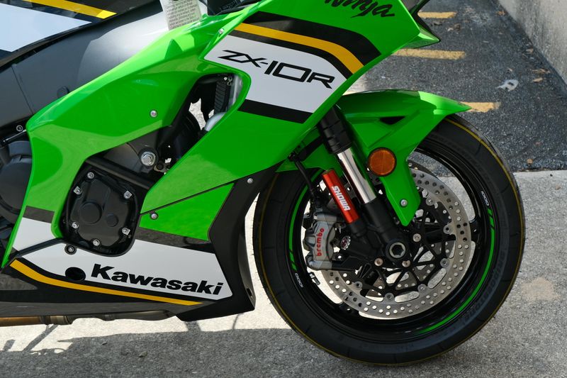 2025 Kawasaki NINJA ZX10R KRT EDITION LIME GREEN AND EBONY AND PEARL BLIZZARD WHITE Image 21