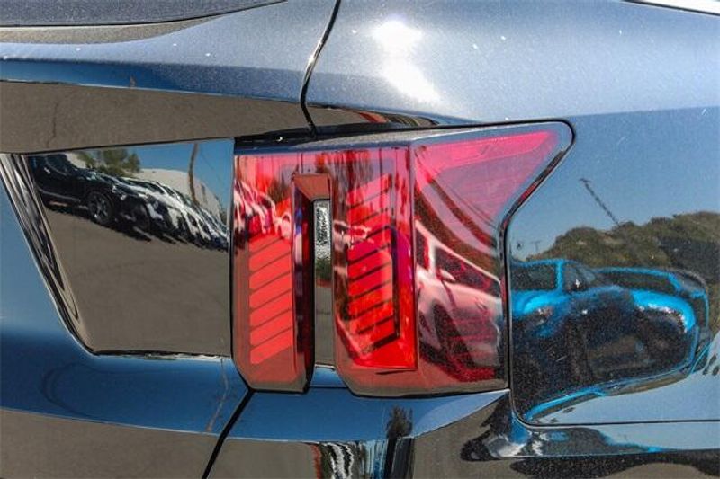 New 2025 Kia Sorento SXImage 18