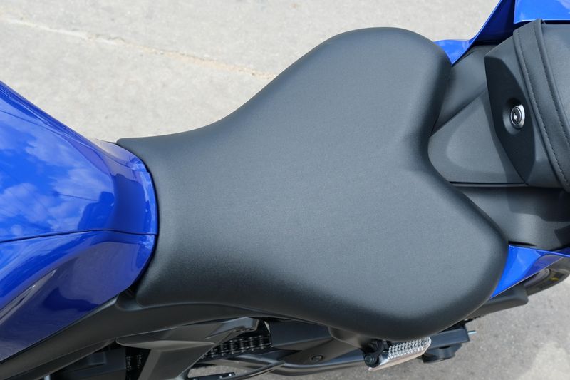 New 2025 Yamaha YZFR7 TEAM BLUE Image 18