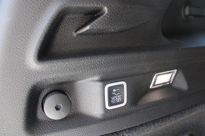 2025 Jeep Grand Cherokee L Summit Reserve photo 32