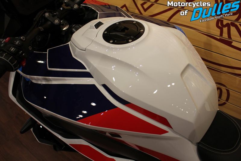 New 2026 BMW M1000XR Image 13