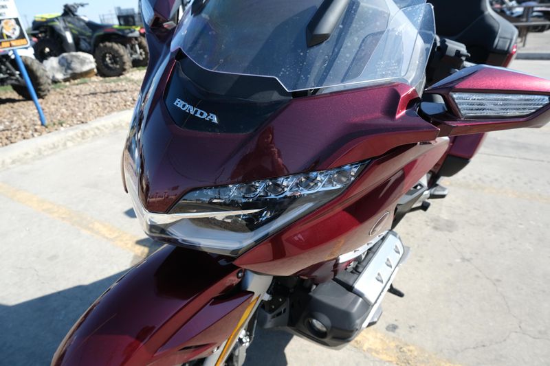 2023 Honda GOLDWING TOUR DCT REDImage 16